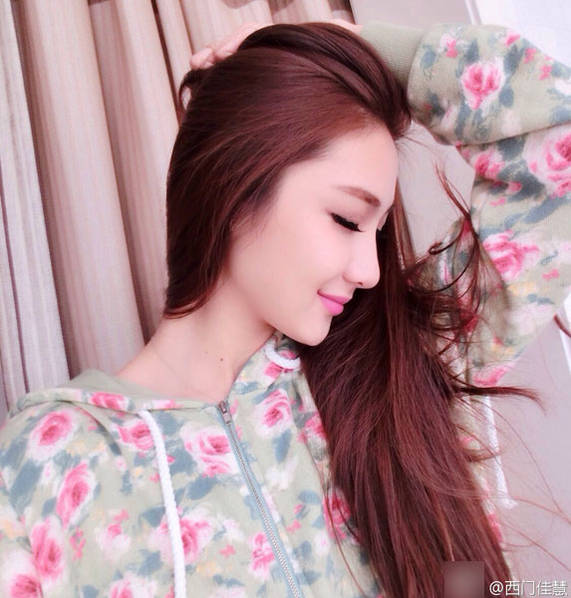 Gorgeous ex-model becomes PLA honor guard for V-day parade