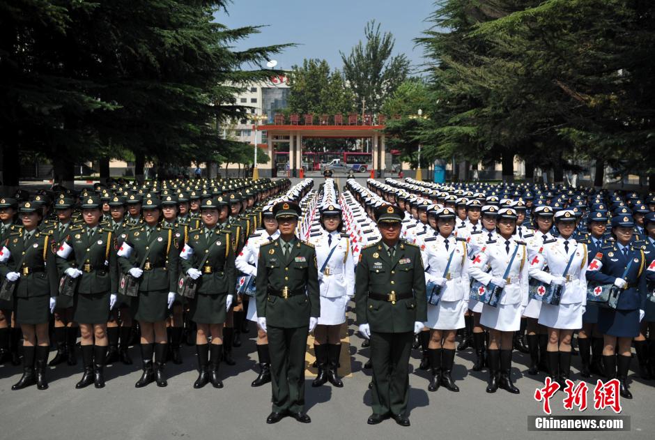 Female soldiers return to school after V-Day parade