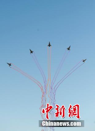 Breathtaking aerobatics show in NE China