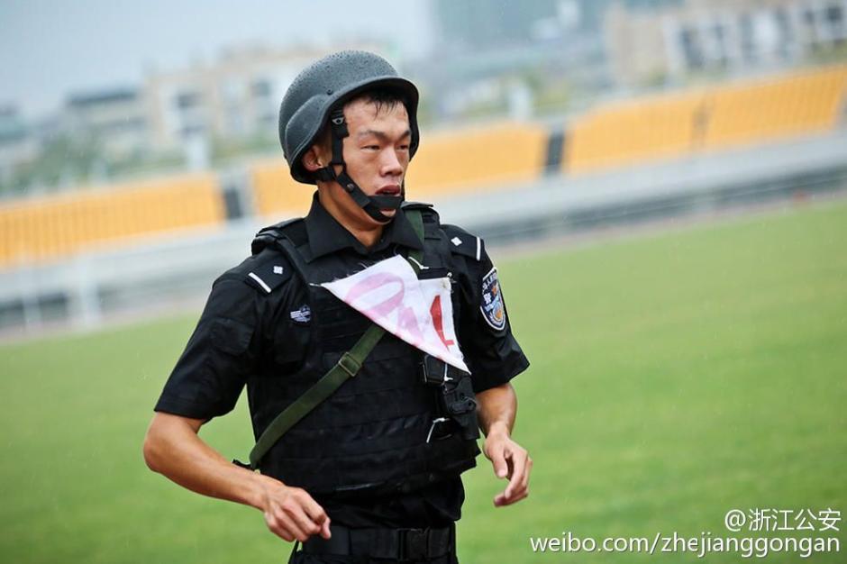 Bride supports groom to attend military skills competition
 on wedding day