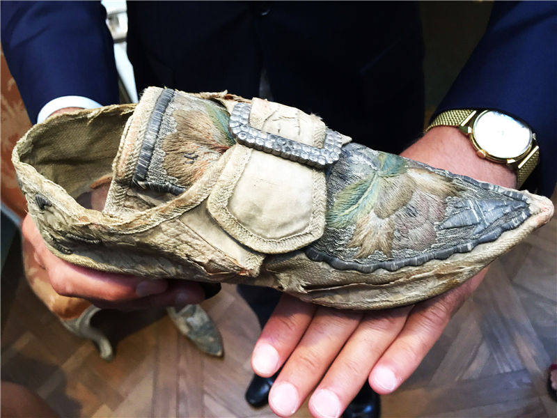 Treasures of French Bourbon Dynasty displayed in China