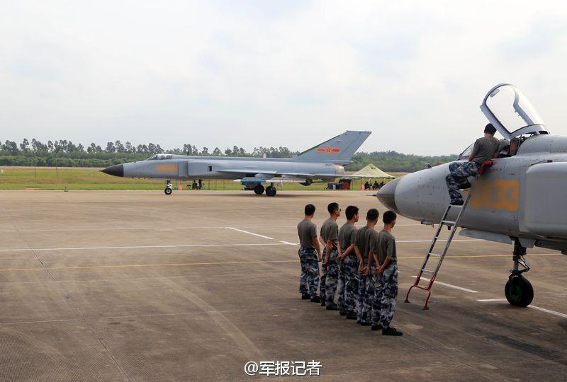China's air force holds confrontation training: J-11 VS. J-8F