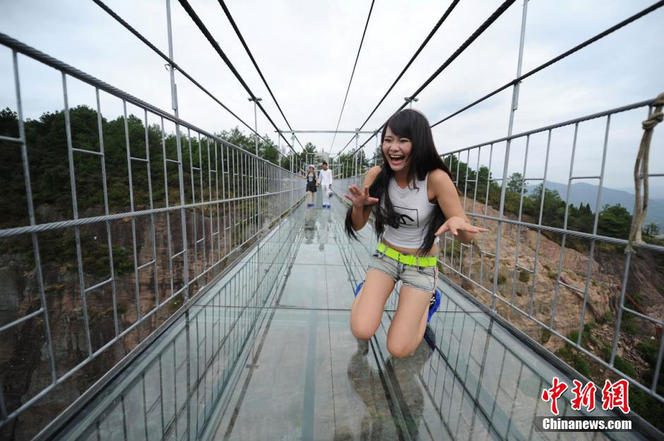 First Glass Suspension Bridge in China Opens to Visitors