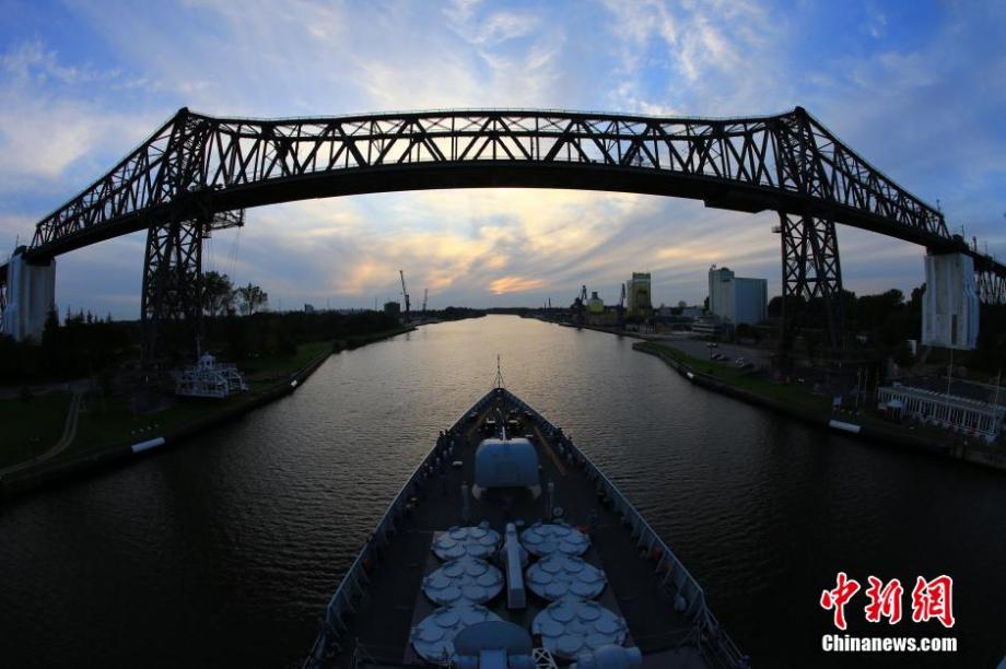 China's naval fleet goes through the Kiel Canal for the first time