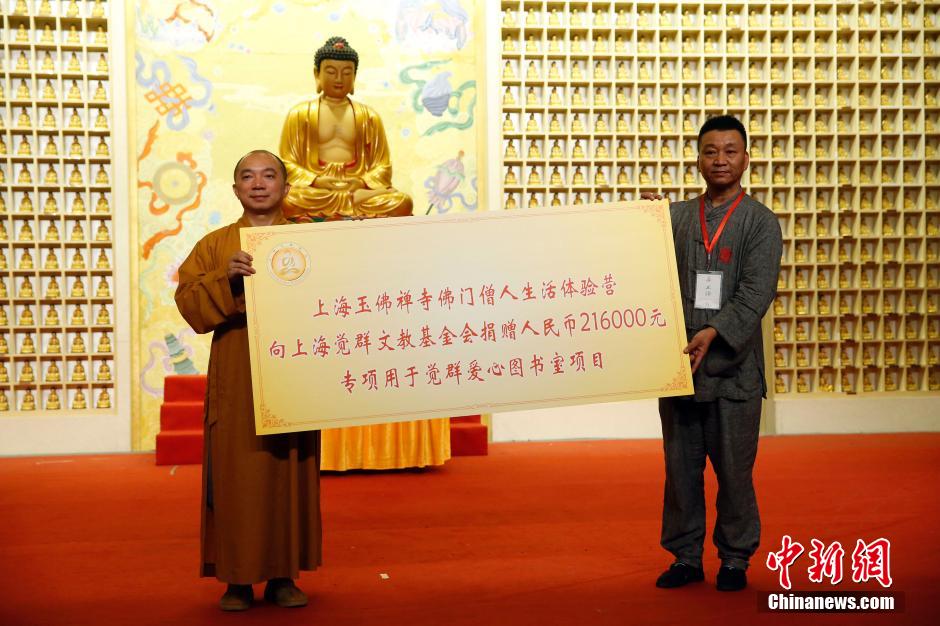 People experience life of Buddhists in Shanghai