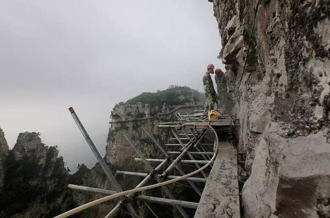 Spider-man of the Cliff