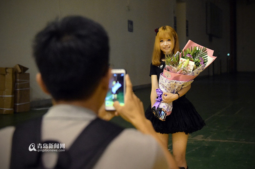 College girl makes cosplaying a high-paid job