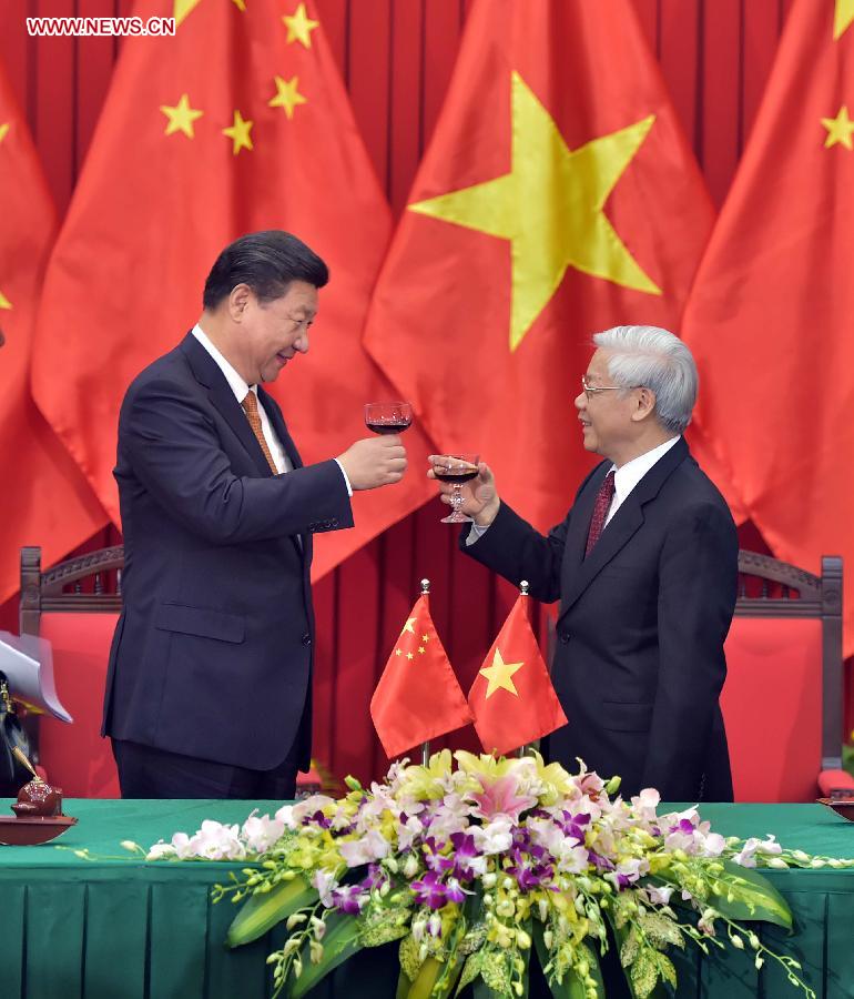 Xi hails China-Vietnam friendship, calling for proper handling of differences