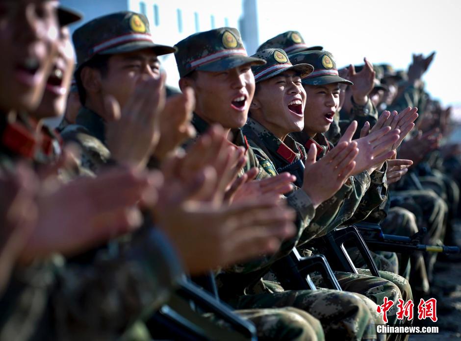 New recruits take training in Kashi, Xinjiang