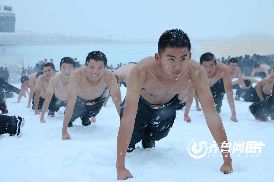 College students brave snow shirtless for training