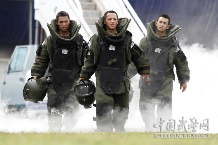 Stunning photos of EOD specialist in training