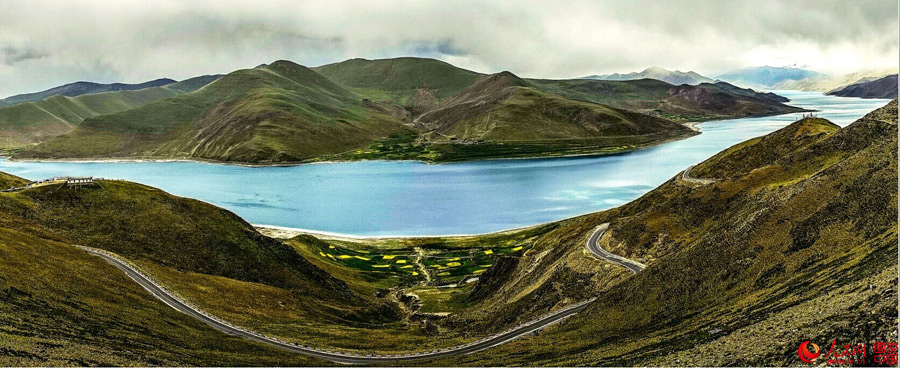 Grand scenery along Sichuan-Tibet highway