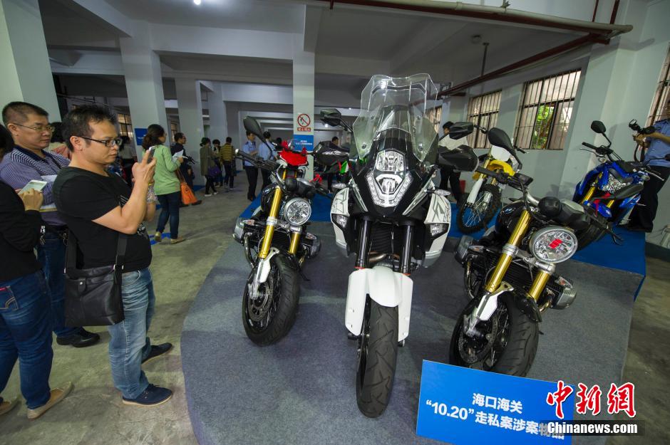 Haikou Customs confiscates over 700 types of smuggled goods