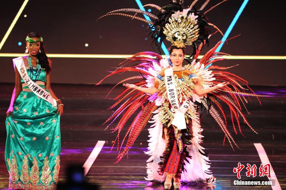 Mrs. Lebanon crowned Mrs. Globe 2015 