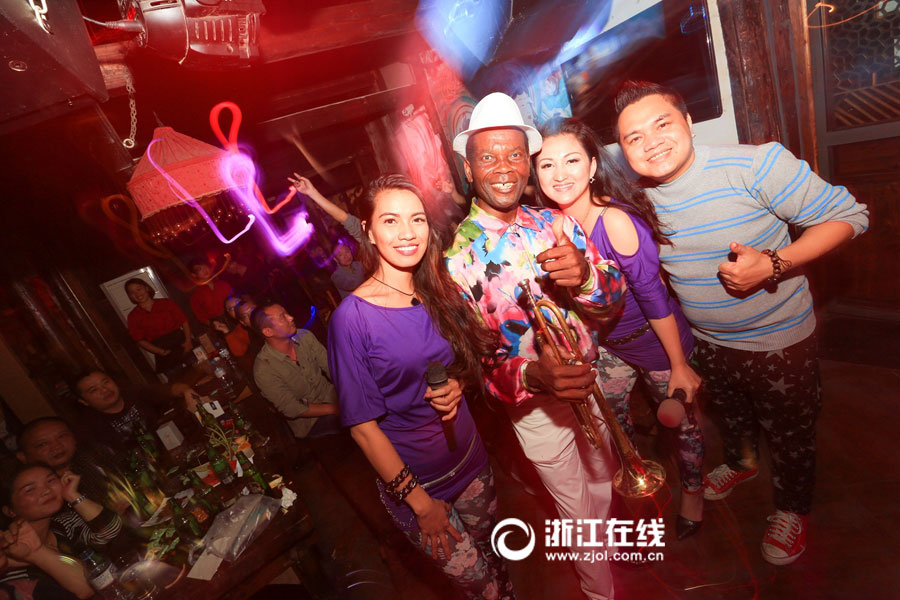 Internet makes life in Wuzhen more convenient
