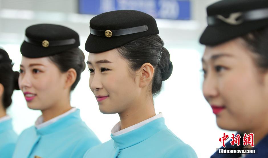 Flight attendants of Jiangxi Airline debut in Nanchang airport