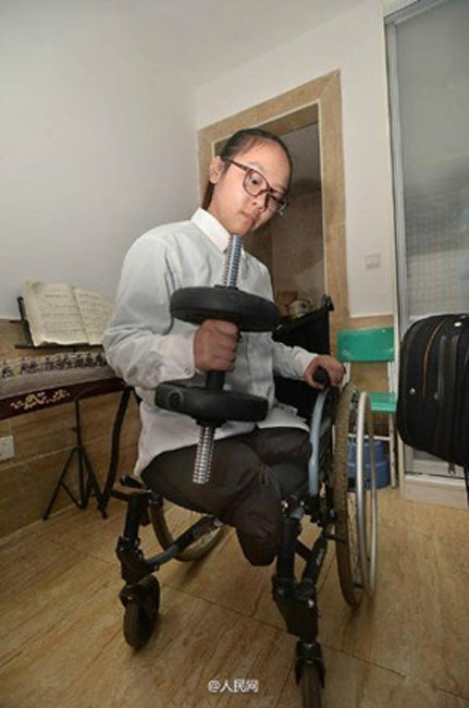 Amputee girl admitted to Canadian Royal Flight College
