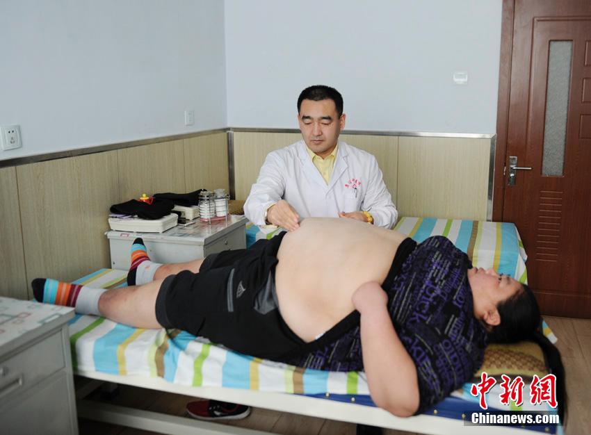 Mother weighing 170kg strives hard to lose weight