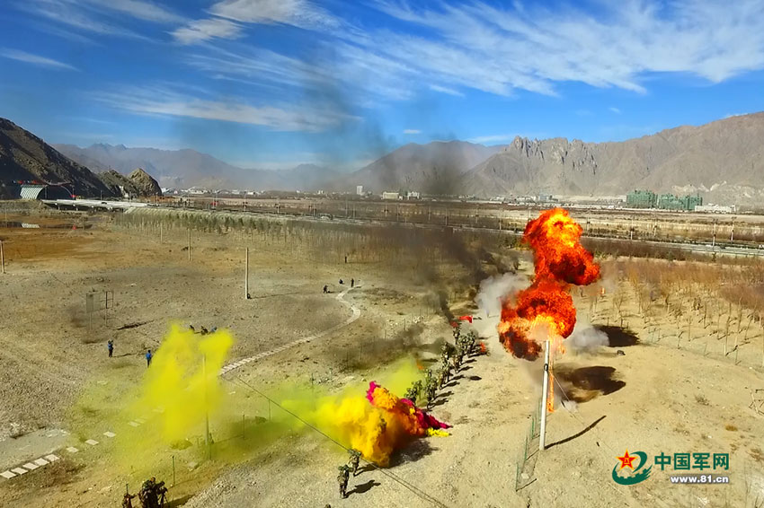 Striking moments of soldiers' training in Tibet
