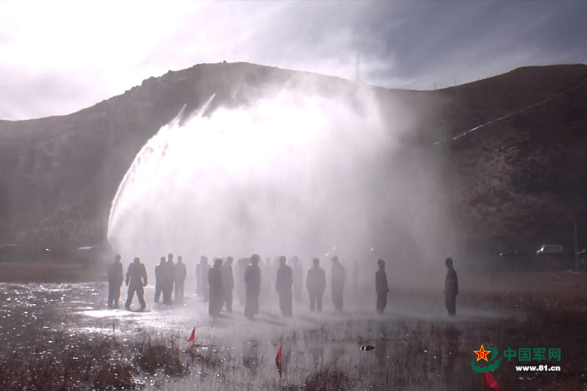 Striking moments of soldiers' training in Tibet
