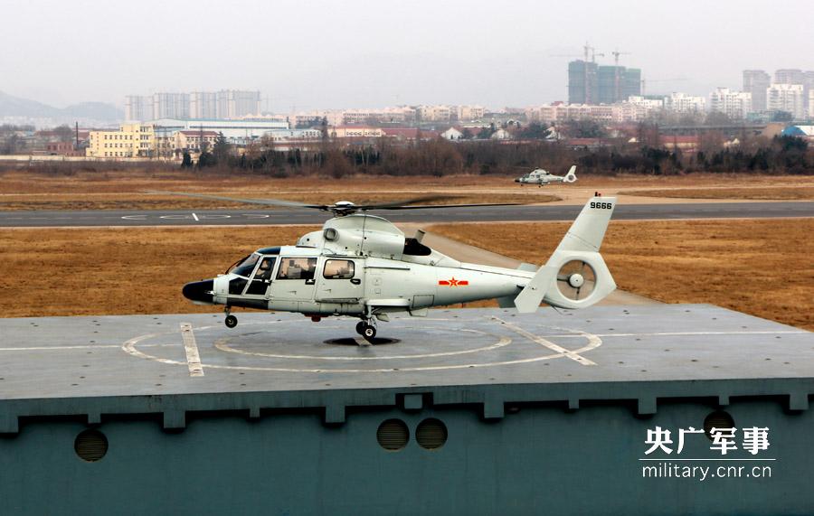 Shipboard helicopter regiment of North Sea Fleet holds training