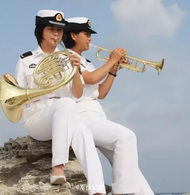 Charming female soldiers on Xisha Islands