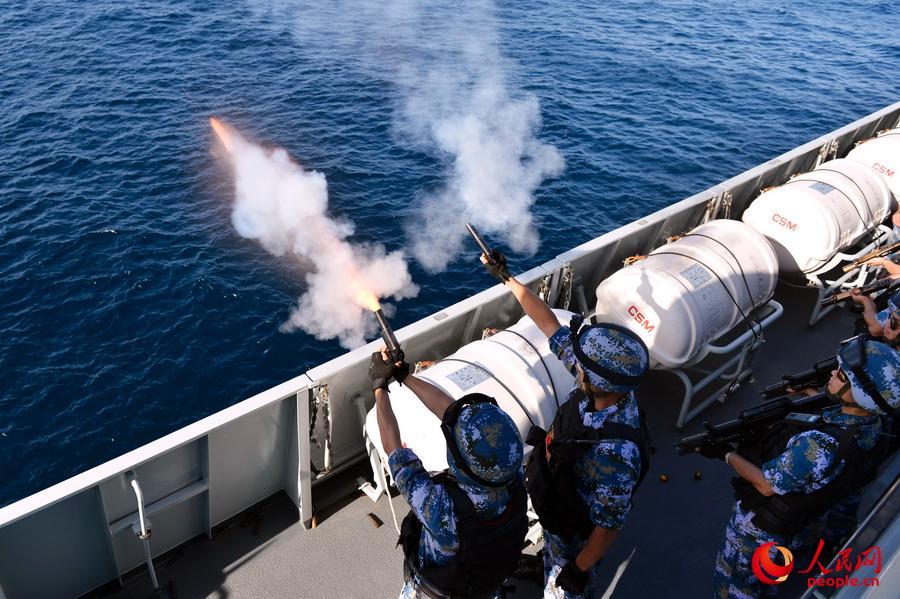 Chinese naval escort fleet conducts live fire training