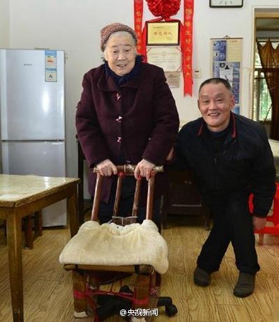 One meter-tall son: I wish I could do more for my mother