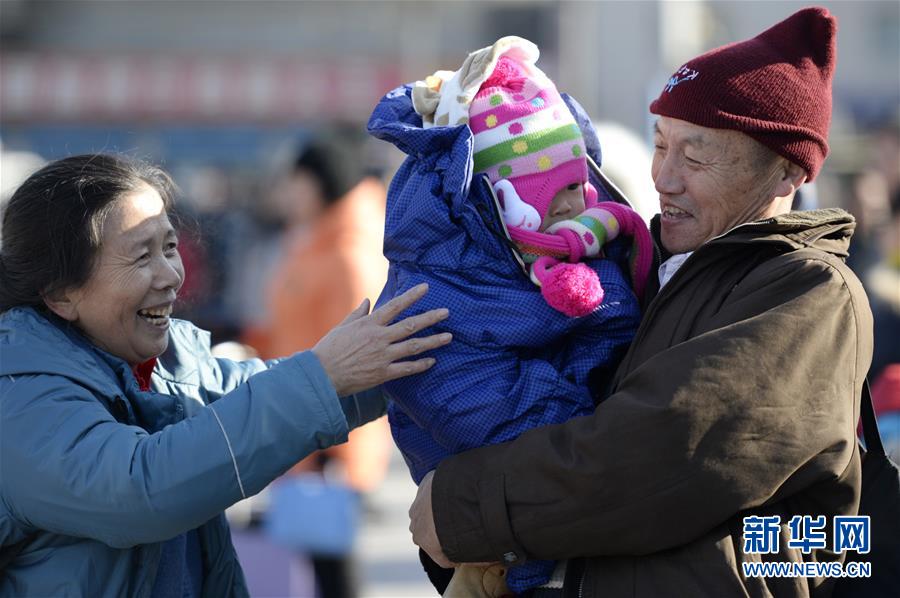 Expressions on the first day of Spring Festival travel rush in 2016