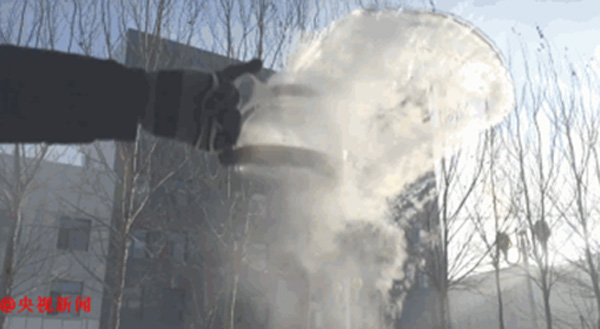 A moment of beauty: Water splashed instantly freezes in Hulun Buir 
