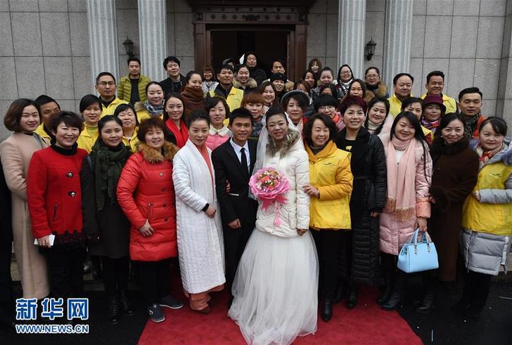 Girl with uremia has wish for dream wedding fulfilled with help of crowdfunding website