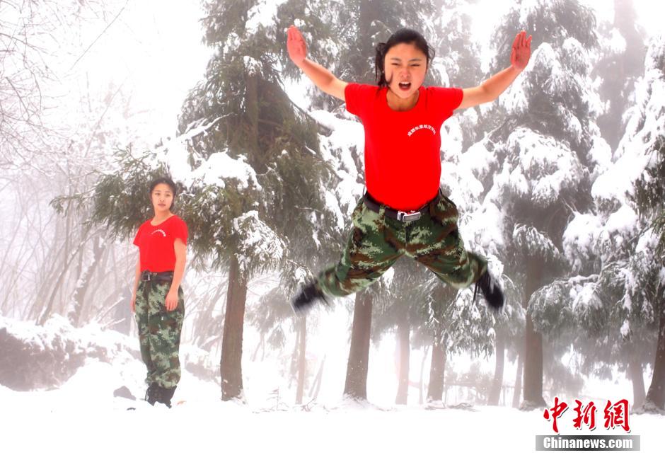 To-be flight attendants undergo training at snow-covered field