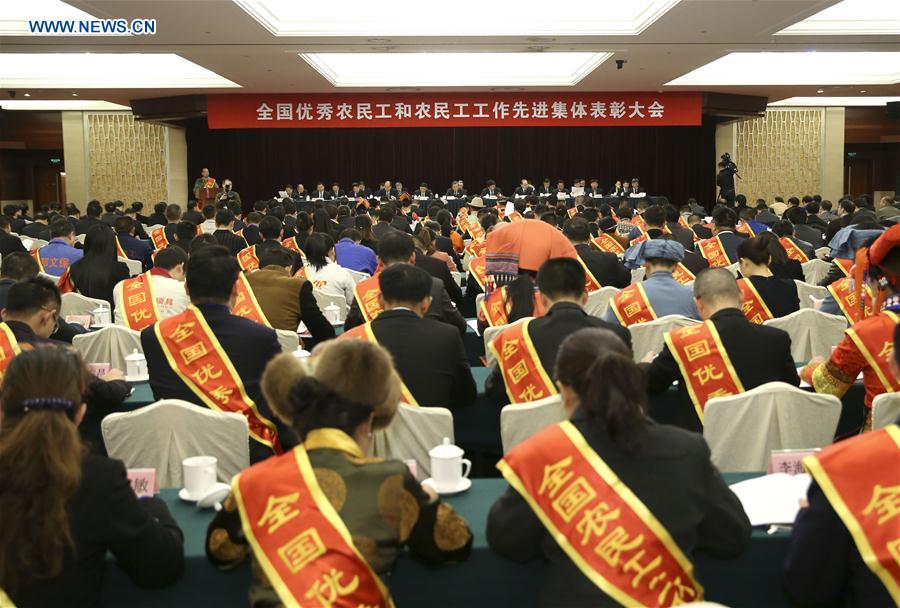 China to orderly urbanize migrant workers: Premier Li