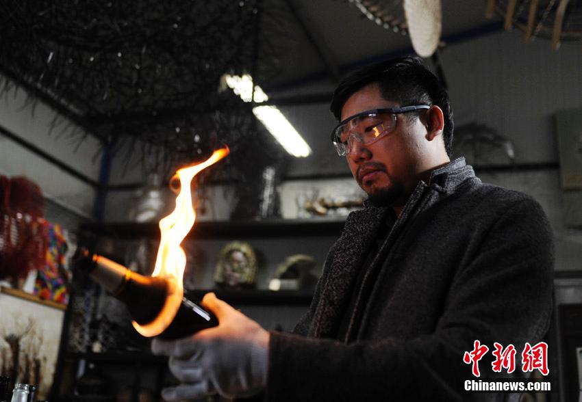 Chinese man turns common trash into works of art