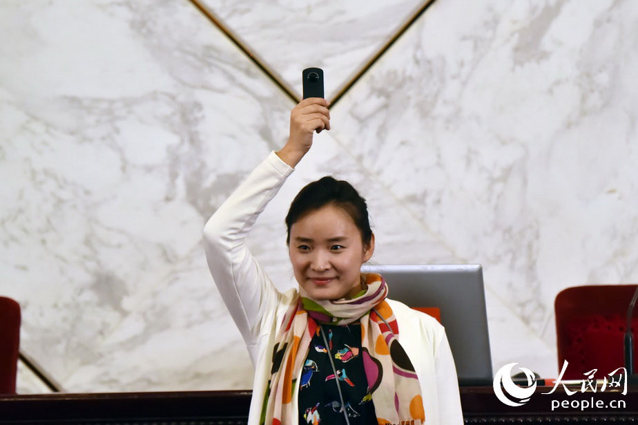 Journalists go high tech at ‘Two Sessions’