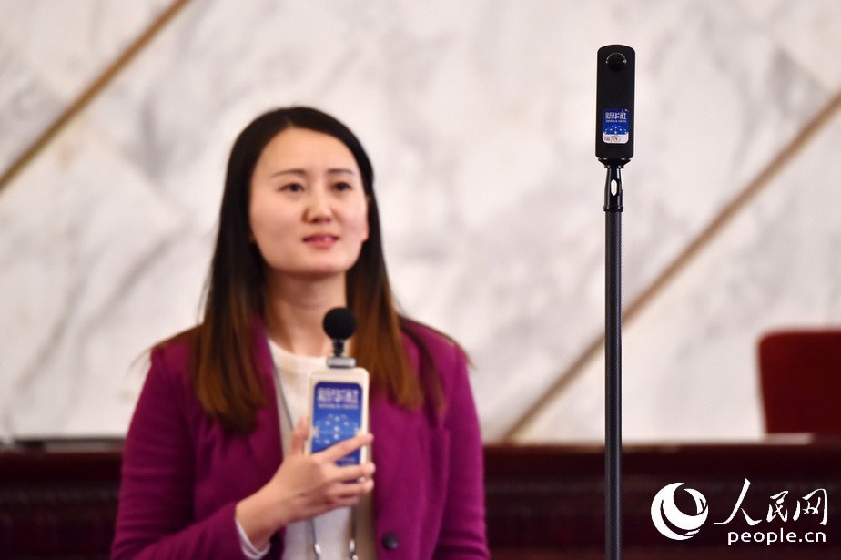 Journalists go high tech at ‘Two Sessions’