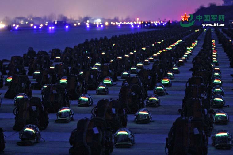 PLA's paratroopers conduct night training