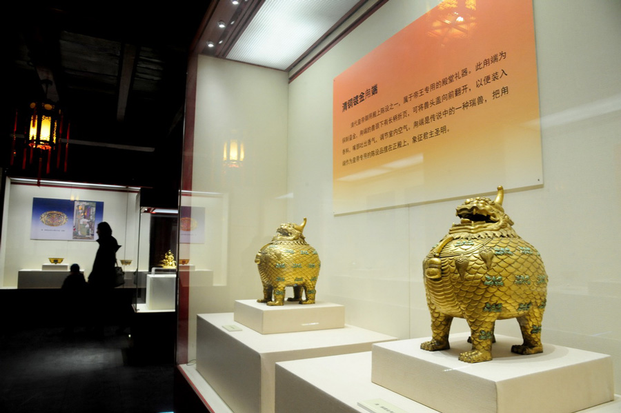 Gold and silver wares of Qing Dynasty exhibited in Shenyang Imperial Palace 