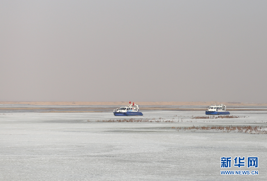 Warplanes bomb the Yellow River to break ice