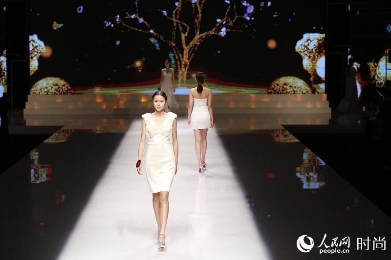 Charming models compete in super model contest in Beijing
