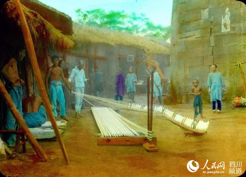 Old photos record the change of Sichuan over a century