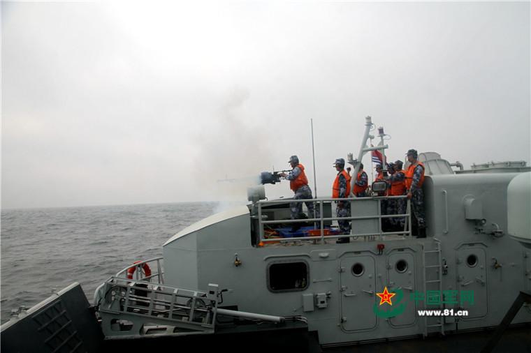 Chinese navy's air-cushioned landing crafts in training