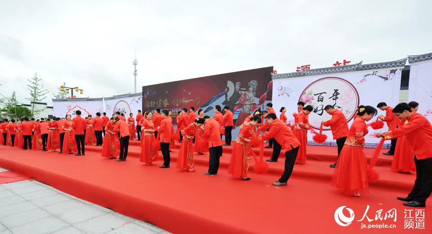 50 couples have traditional group wedding in Wuyuan