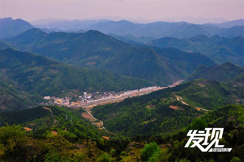 Beautiful scenery of Wufeng Mountain in Shaanxi province