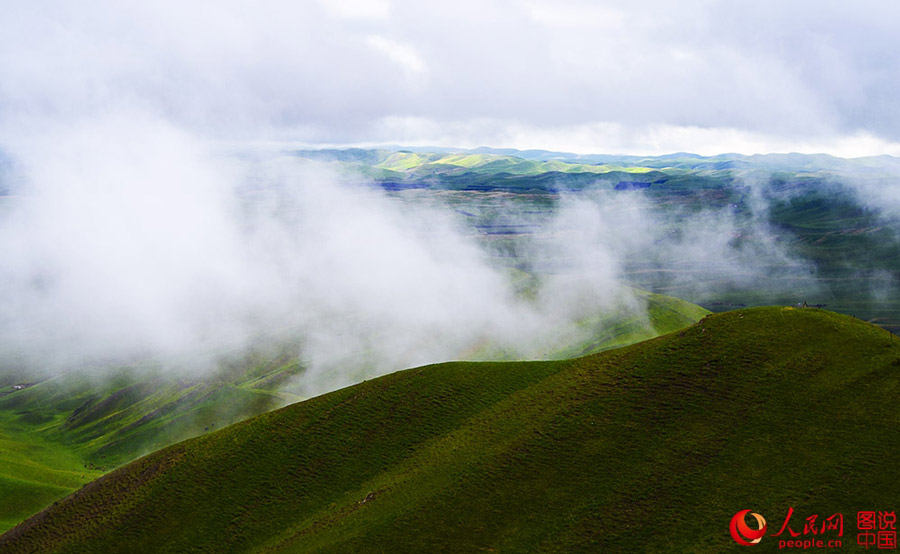 The breathtaking Aketasi grassland in NW ?China?'s Xinjiang