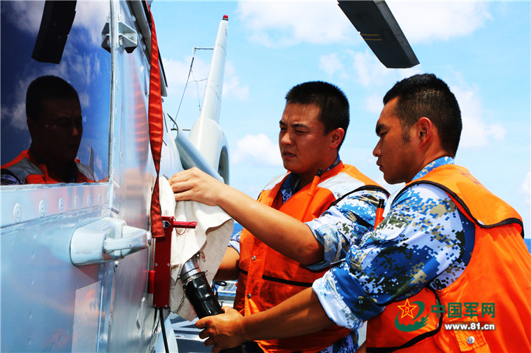 South China Sea Fleet conducts real combat drill