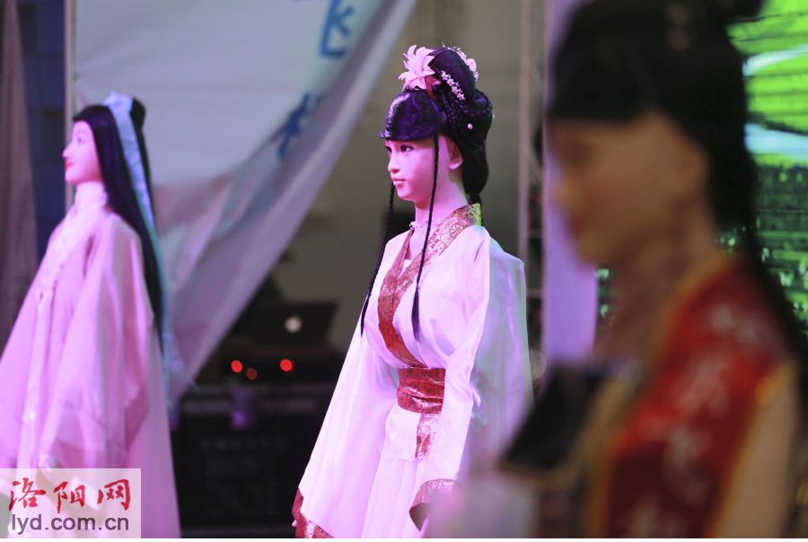 Robots from home and abroad gather in C. China