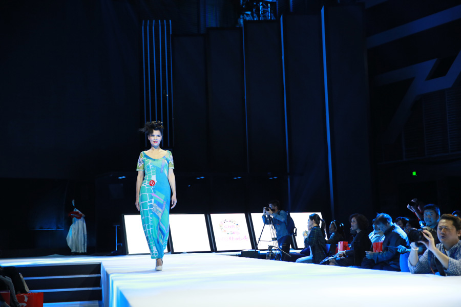 Fashion show: Shanghai housewives interpret classical and modern beauty