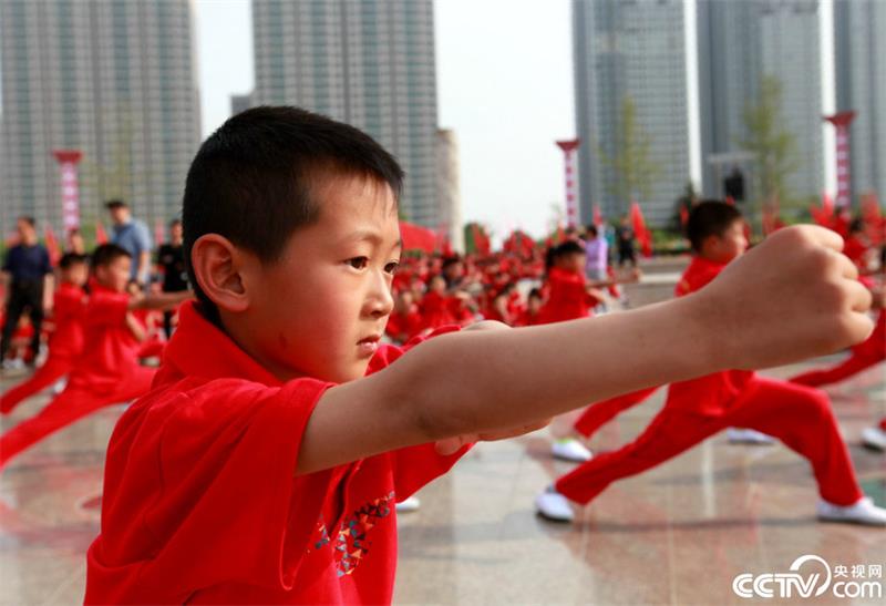 2,000 children stage martial art performance in Shandong