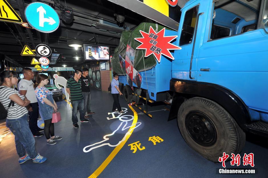 Citizens experience 'drunk driving' in Shenyang